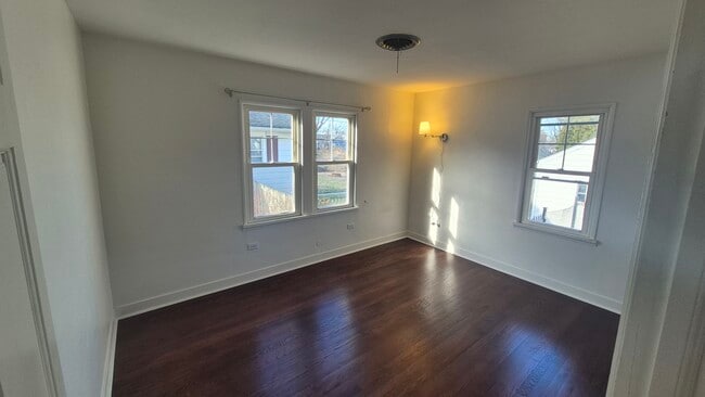 Building Photo - 3417 Jewett Ave