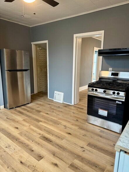 Building Photo - 321 Cedar St