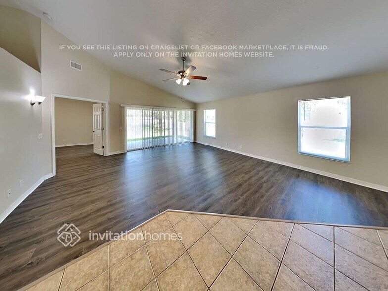 Building Photo - 6923 34th Ave E