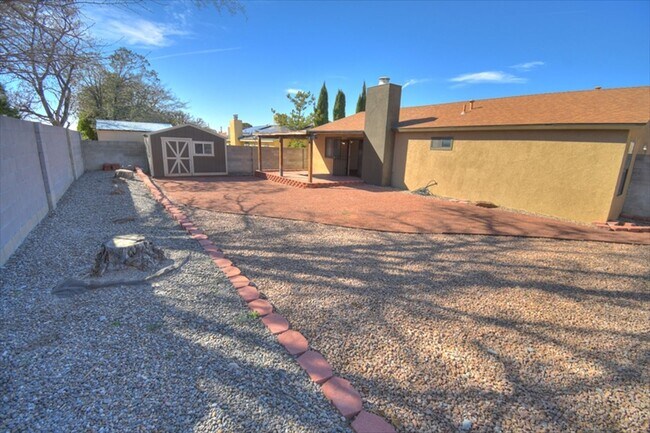 Building Photo - NE Heights 3 Bedroom 2 Bathroom