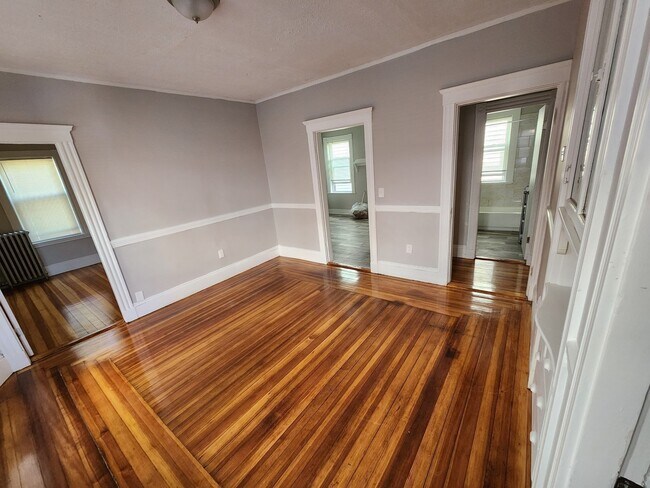 Building Photo - 38 Bellevue St