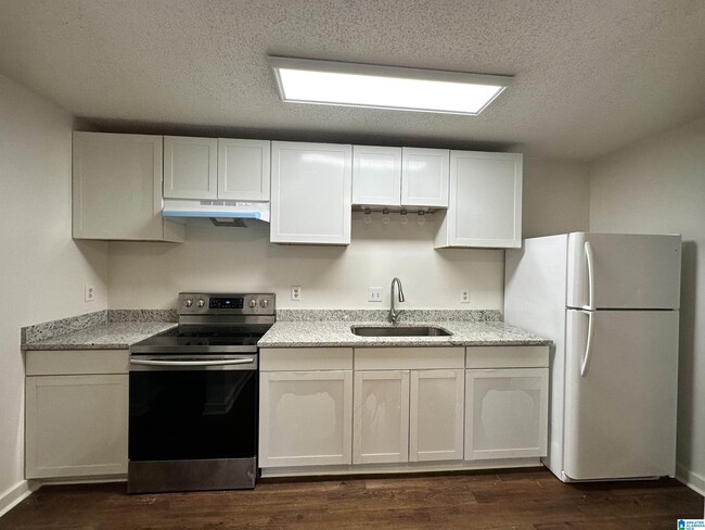Building Photo - 415 Skyview Dr
