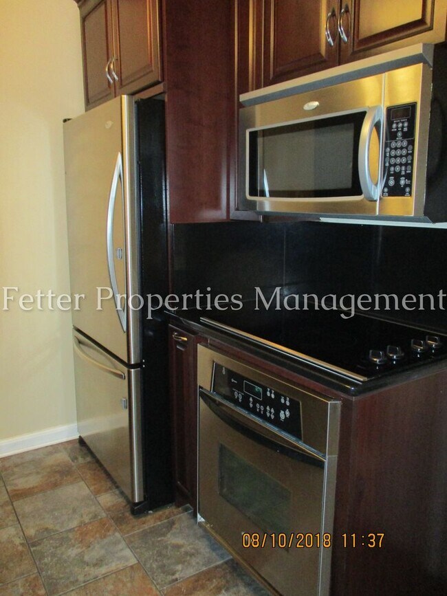 Building Photo - Nice East Side Condo