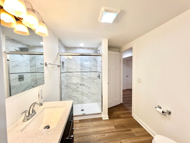 Building Photo - 4316 Sandhill Dr