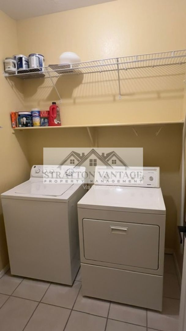 Building Photo - 1351 N Pleasant Dr