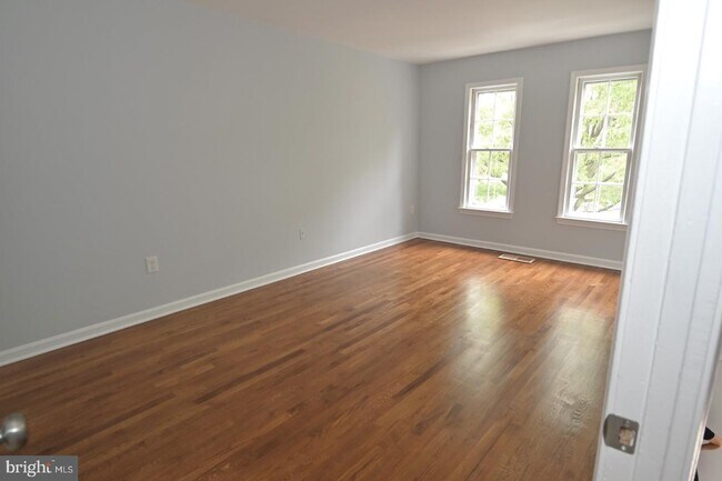 Building Photo - 1009 N Van Dorn St