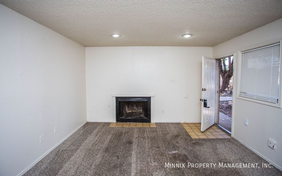 Building Photo - 8208 Vernon Ave