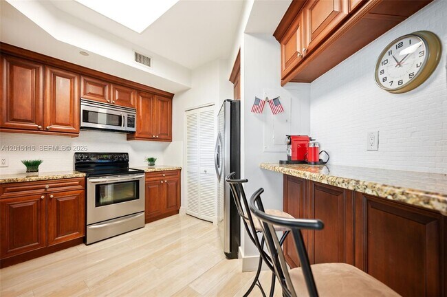 Building Photo - 888 Brickell Key Dr