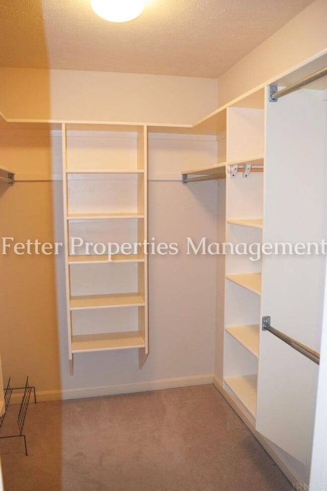 Building Photo - 8088 Covington Ct