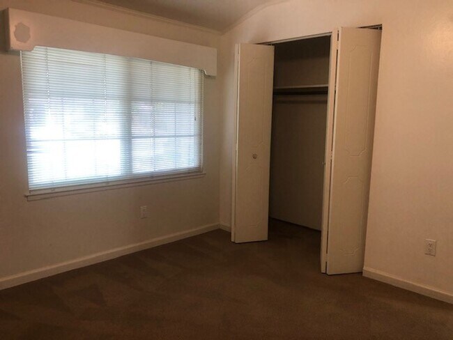 Building Photo - Spacious 3 bedroom, 2 Bath home in Citrus ...