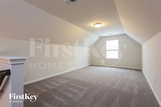 Building Photo - 204 Stonefence Dr