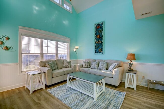 Building Photo - 5BR, 4BA Townhome - Pet Friendly with Beach Views *SEASONAL RENTAL*