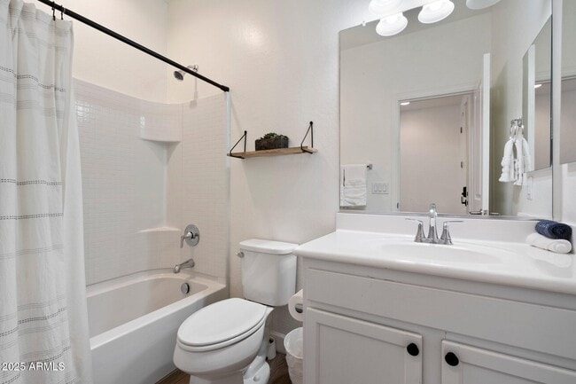 Building Photo - 512 E Bamboo Ln
