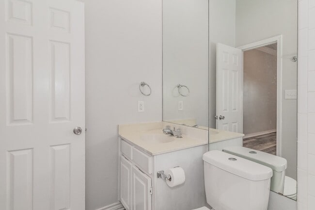 Building Photo - Birchman Place Townhomes - Now Leasing