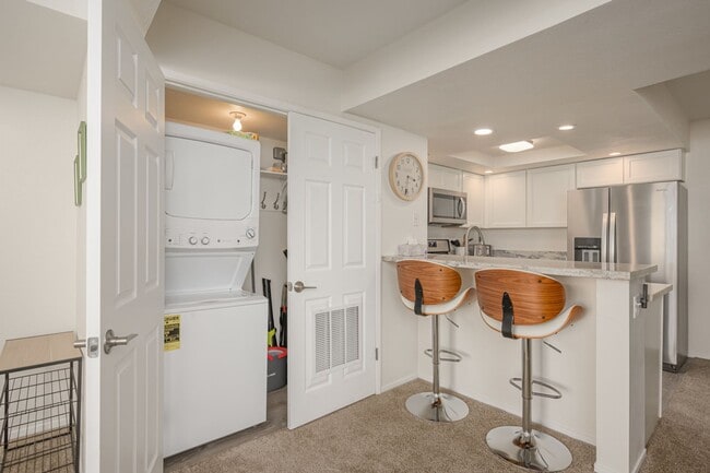 Building Photo - NEWLY REMODELED  FURNISHED BOTTOM FLOOR CONDO