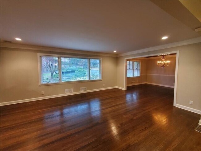 Building Photo - 4615 Mystic Dr NE