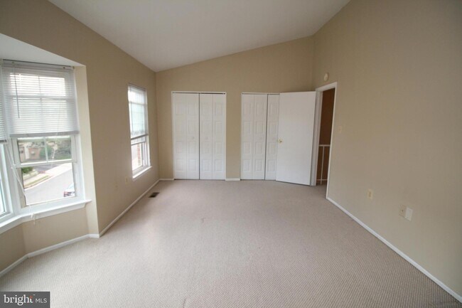 Building Photo - 512 Suffield Dr
