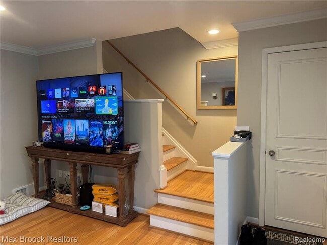 Building Photo - 383 W Brown St