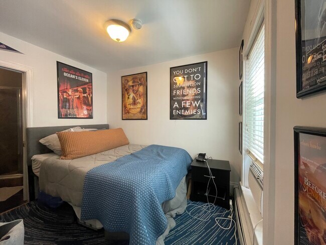 Building Photo - 218 Newbury St