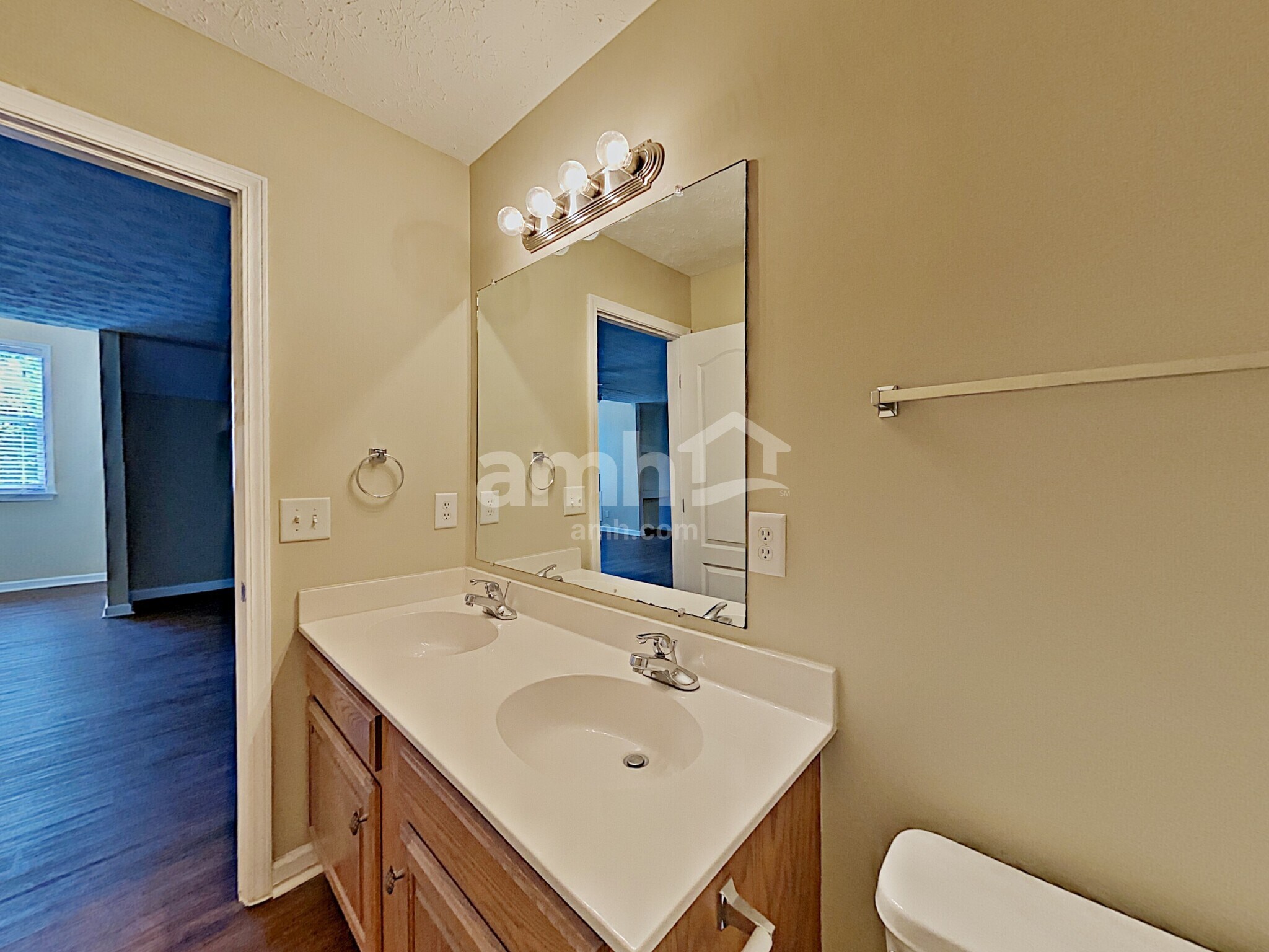 Building Photo - 5108 Bumblebee Dr
