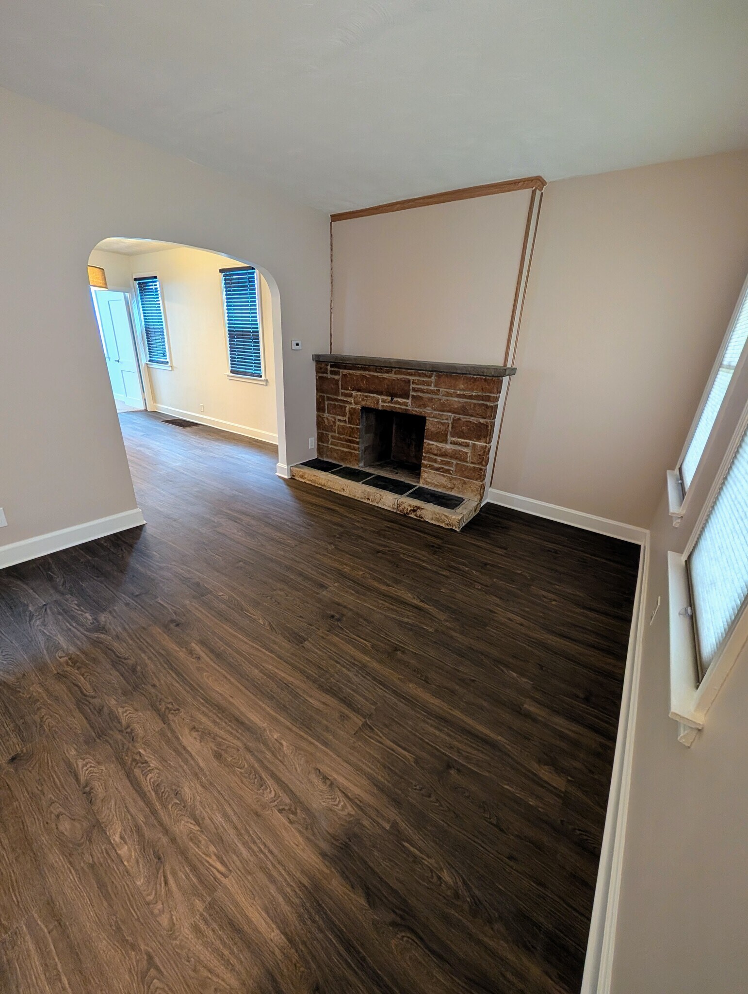 Building Photo - 412 University Ave