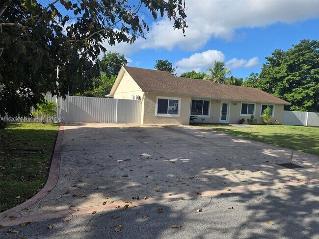 Primary Photo - 12920 SW 185th Terrace