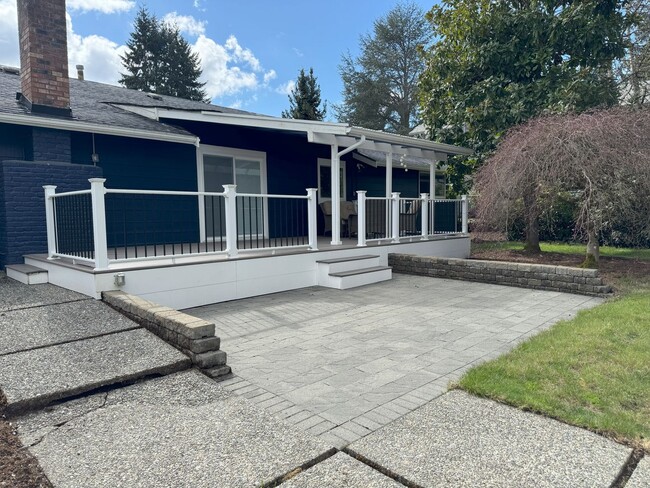 Building Photo - 15720 NE 53rd St