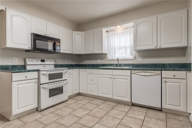 Building Photo - 9 Shirley Ln