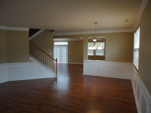 Building Photo - 335 Larktree Ln