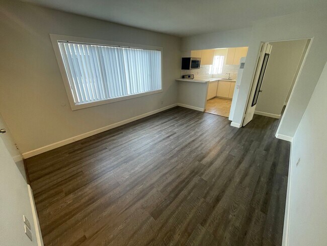 Building Photo - NEWLY REMODELED Mission Beach 1Bed 1 Bath ...