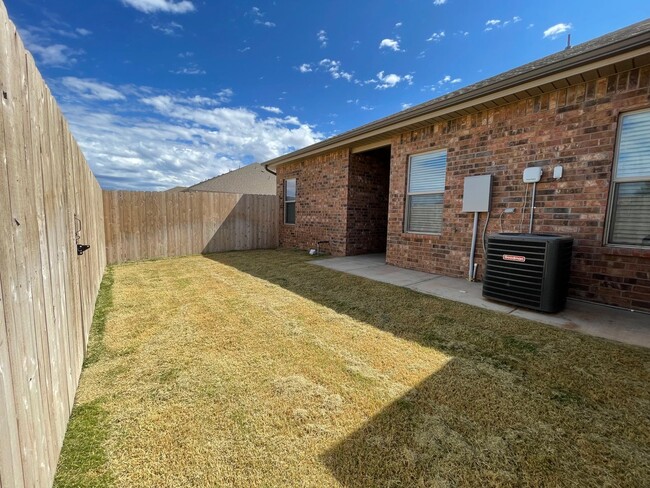 Building Photo - Beautiful New Townhome in North Lubbock Cl...