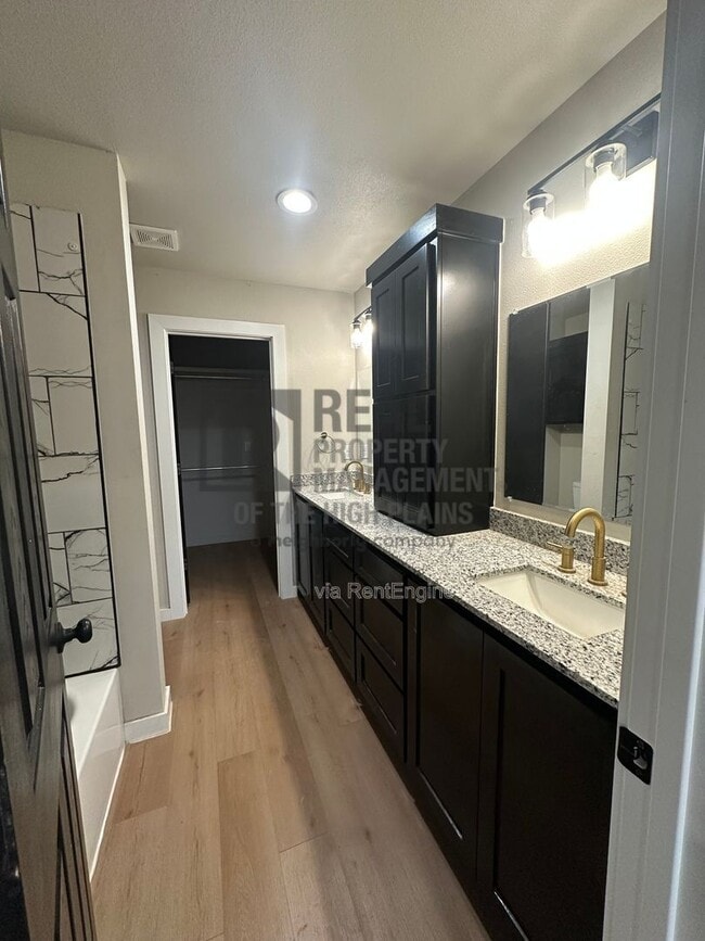 Building Photo - 4780 Clive -