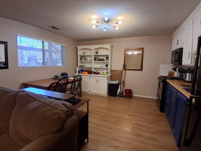 Building Photo - 141 E 700 N