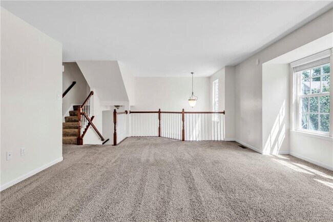 Building Photo - 305 Broadstone Dr