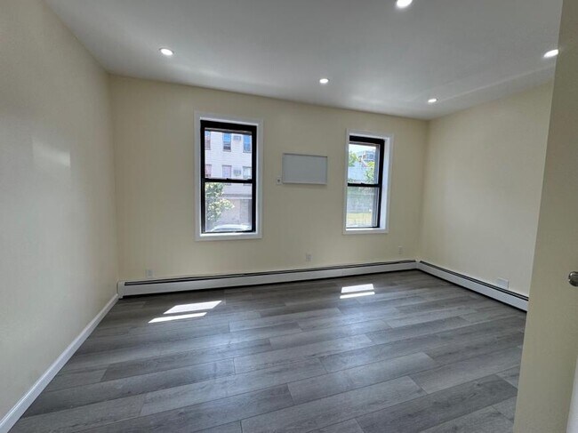 Building Photo - 2 bedroom in Brooklyn NY 11211