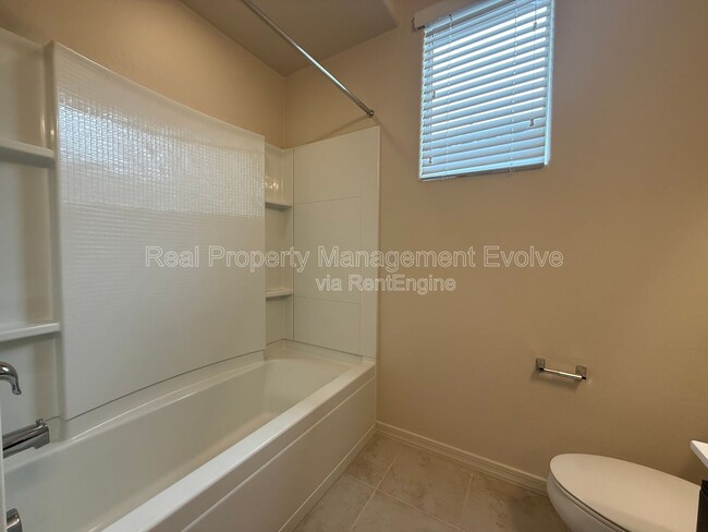 Building Photo - 5811 N 88th Ln