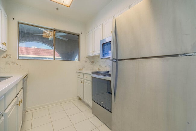 Building Photo - 1650 N 87th Terrace
