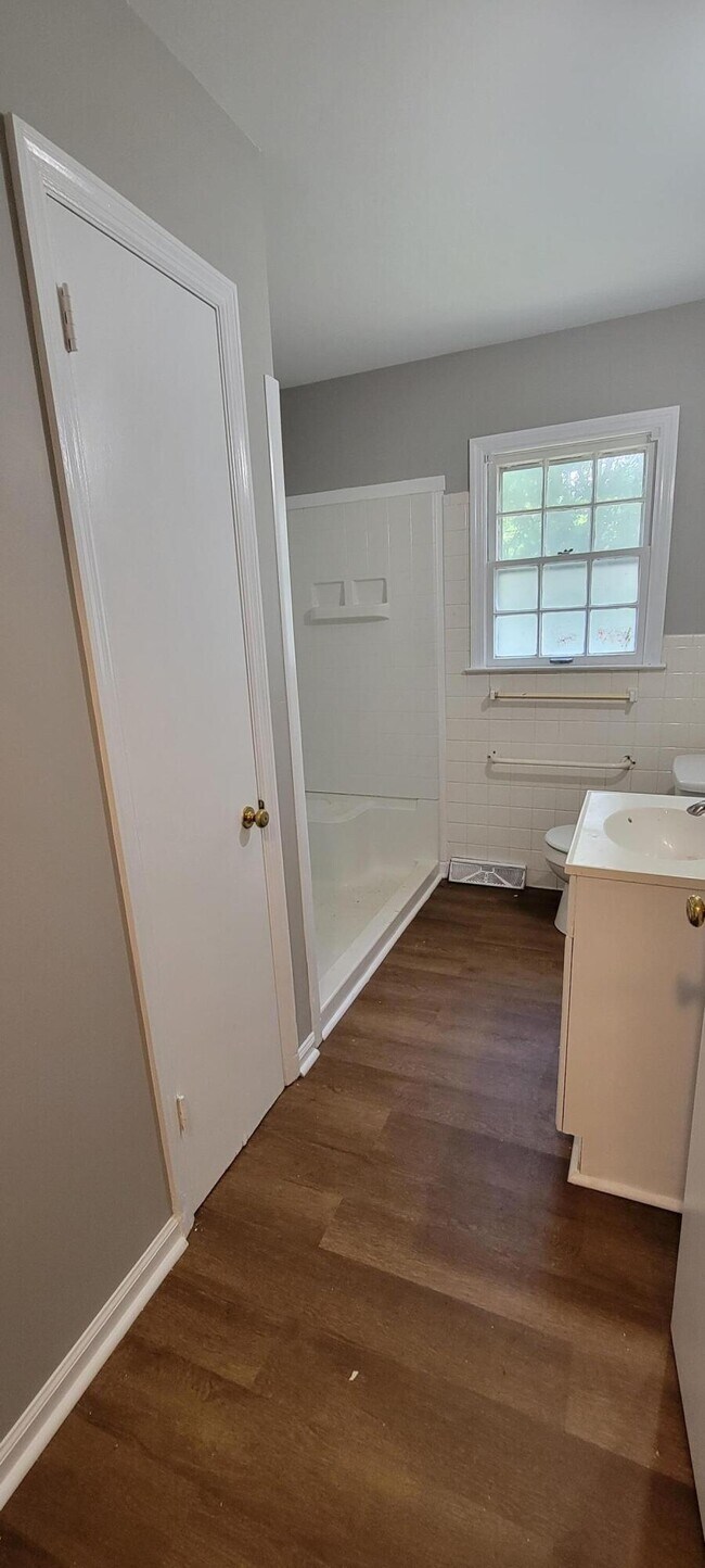 Building Photo - 3612 River Park Dr