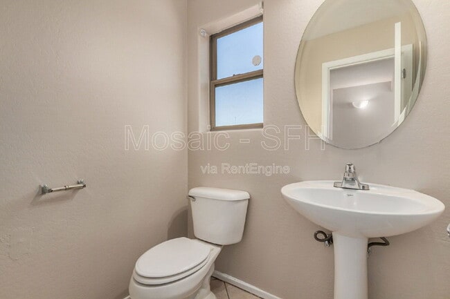 Building Photo - 5215 W Hasan Dr