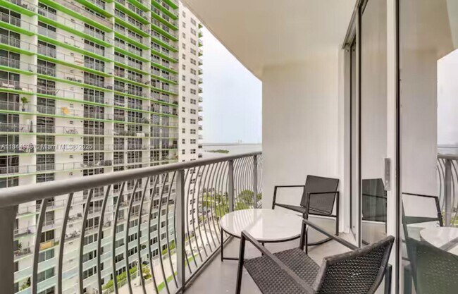Building Photo - 1750 N Bayshore Dr