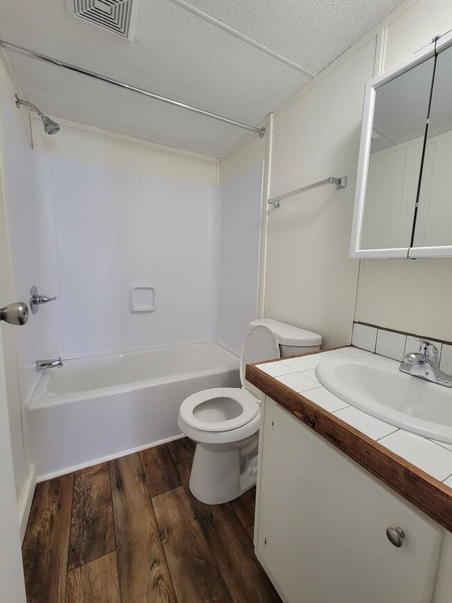 Building Photo - Ready to Move in