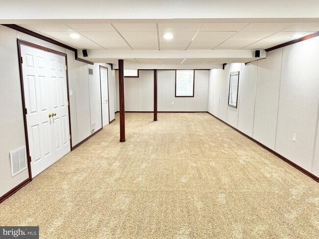 Building Photo - 35 Live Oak Ln