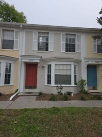 Building Photo - Charming 2 bedroom, 1.5 bathroom, 2 story ...