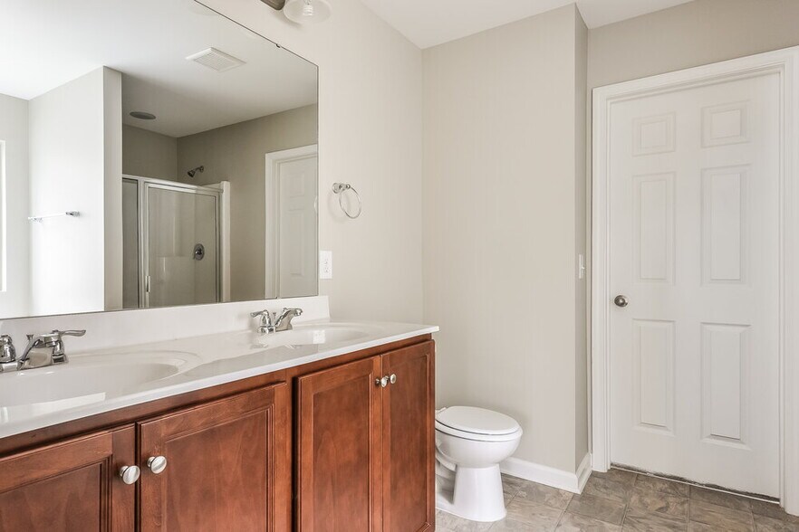 Building Photo - 1417 Ujamaa Dr