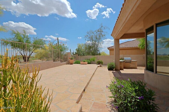 Building Photo - 9311 E Cavalry Dr