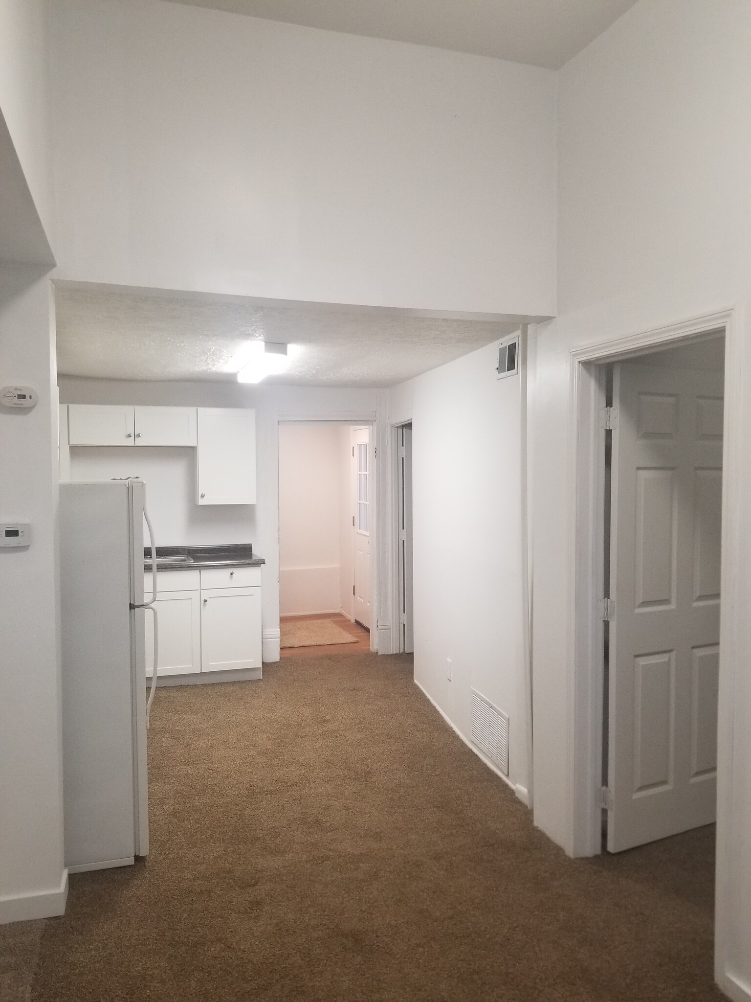 Kitchen & Dining Area - 310 S Jefferson St