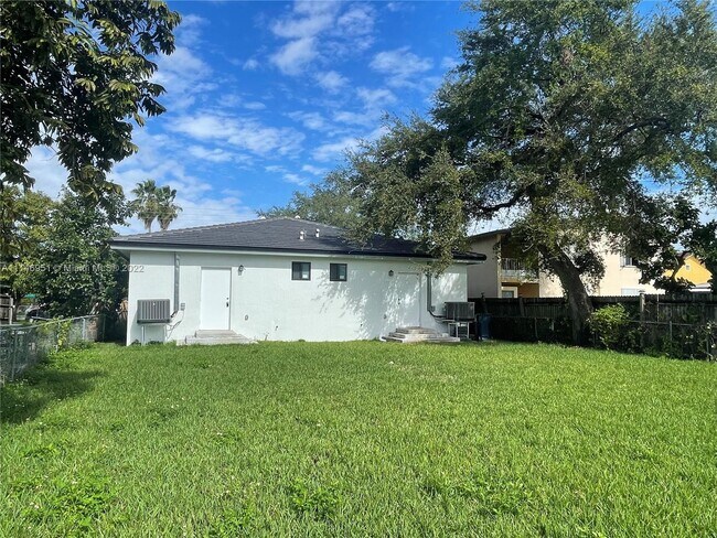 Building Photo - 3096 NW 27th St