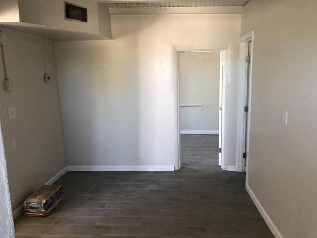 Building Photo - 235 W Kentucky St