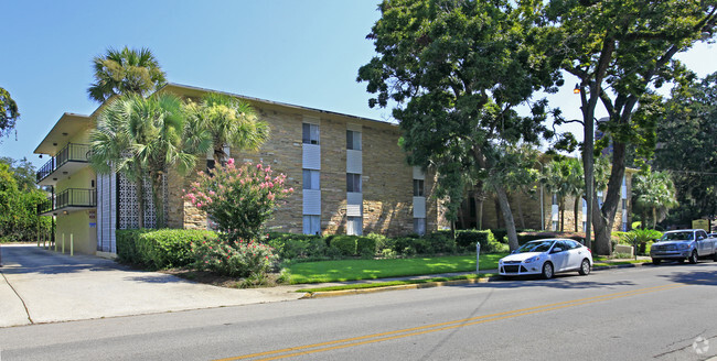 Primary Photo - Jefferson Arms Apartments