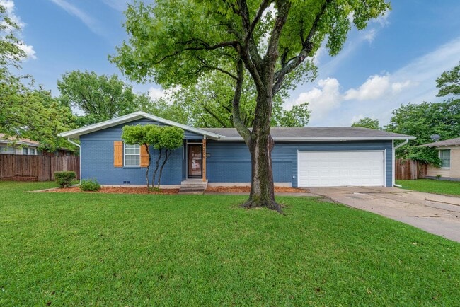 Building Photo - 6708 Manor Dr